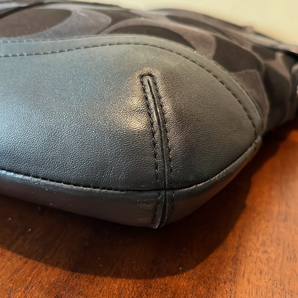 Coach Optic crossbody/shoulder bag like new black signature Fabric/leather - Picture 14 of 16